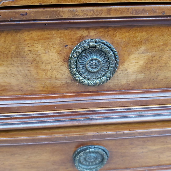 Image 1 of Commode de style Louis XVI à 4 tiroirs