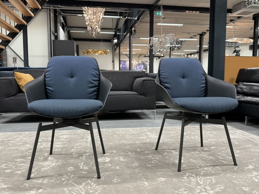 2 Rolf Benz 600 draai stoelen blauw stof