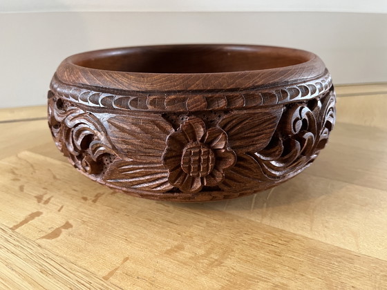 Image 1 of Ciotola in legno intagliata a mano d'epoca