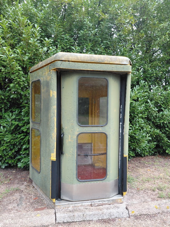 Cabine téléphonique jaune historique FeH R (accessible aux personnes à mobilité réduite) de 1985 – Pièce de (photo 5 of 5)