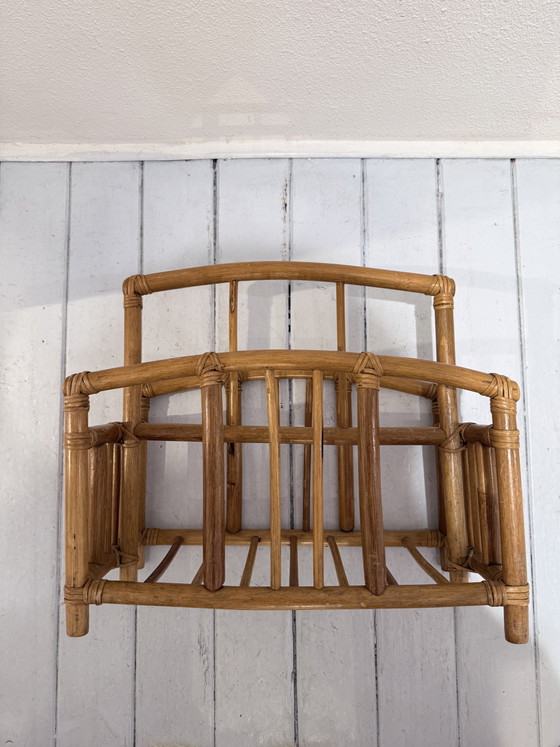 Image 1 of Porte-revues en rotin