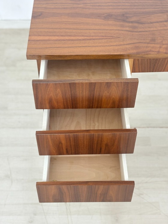 Image 1 of Bureau style années 60 – Noyer vintage