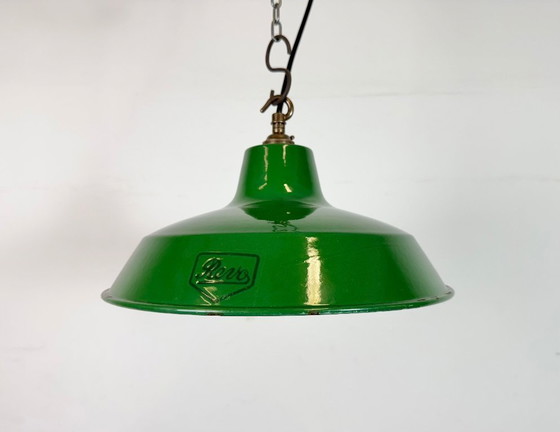 Image 1 of Industriële groene emaille fabriekshanglamp van Revo, jaren 50