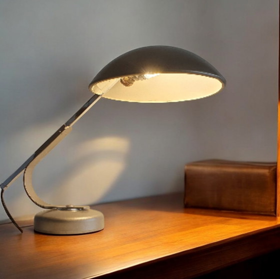 Image 1 of Industriële modernistische, beweegbare lamp, gesigneerd - Ontwerp van Ferdinand Solère, 1950 - Gelakt metaal en chroom