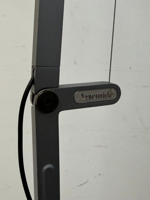 Lámpara de pie LED Artemide Demetra – Diseño de Naoto Fukasawa – Gris antracita – Altura: 140 cm – vloerlampen (photo 2 of 3)