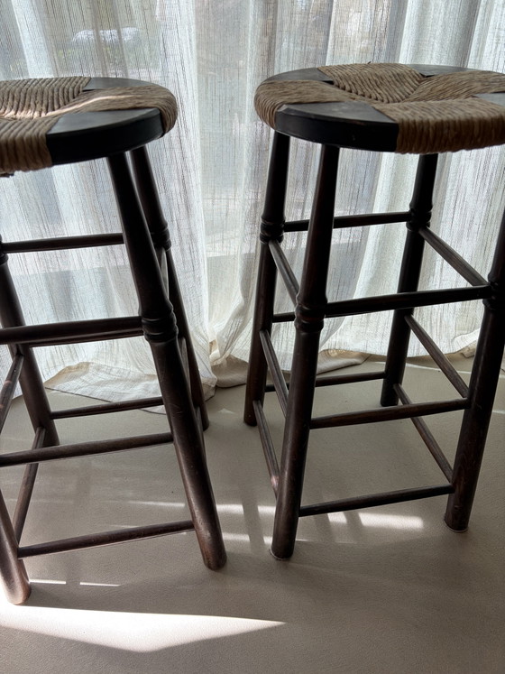 Due sgabelli da bar francesi in stile brutalista 🤎 – Rattan, Wood (photo 6 of 9)