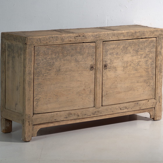 Credenza bassa lunga antica in olmo con due ante – Cina, circa 1950 – Credenze con vetrina (photo 4 of 40)