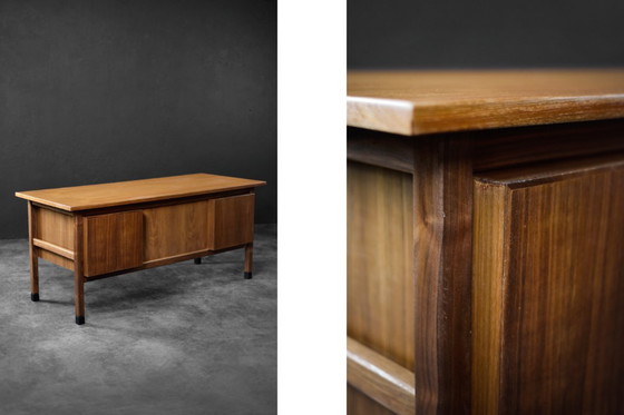 Image 1 of Großer dänischer Schreibtisch im Mid-Century-Stil aus braunem Teakholz, 1960er Jahre