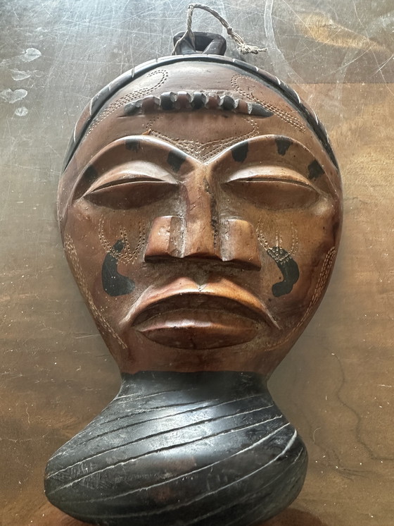 Image 1 of Petit masque Africain en bois sculpté début XX e siècle