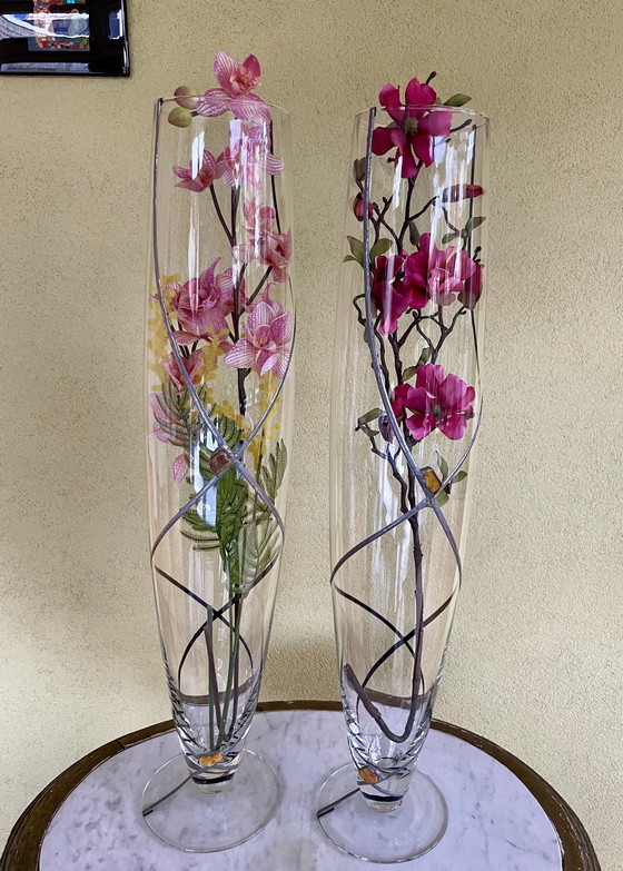 Image 1 of Set van 2 unieke mondgeblazen vazen bewerkt met loodstrip en barnsteen