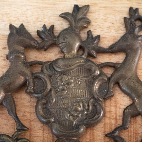 Image 1 of Vintage Messing Sleutelrek Met Hond, Hert En Ridder: Italiaans Heraldish Ontwerp