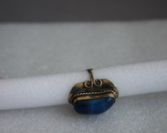 Image 1 of Bague bohème imposante, fabriquée à la main en argent alpaga avec une grande pierre semi-précieuse bleue. Taille ajustable.