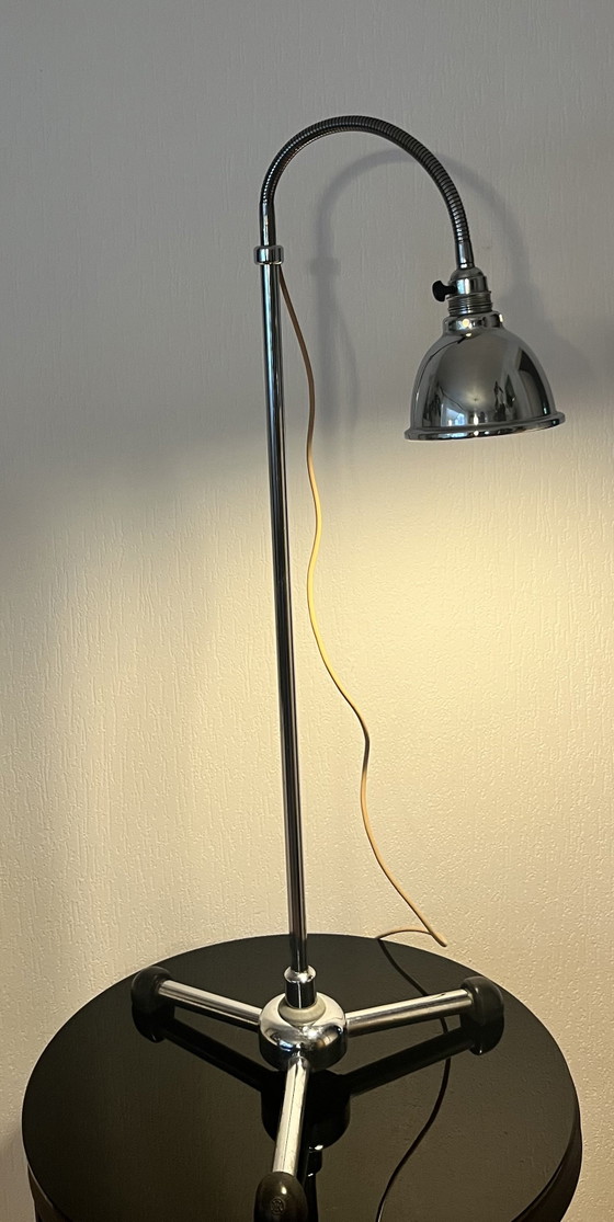 Originele Bauhaus-stijl vloerlamp, jaren 30 (Christian Dell) – Vloerlampen, Chrome, Metal (photo 4 of 11)