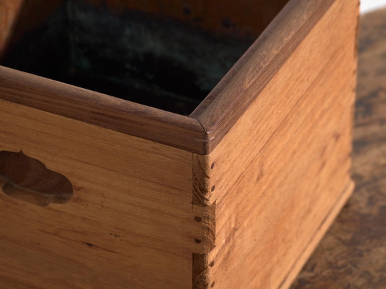 Japanische Hibachi-Kohlenbeckenbox – Japan, Taishō- oder frühe Shōwa-Periode, ca. – Dekorative Objekte, Wood (photo 18 of 39)