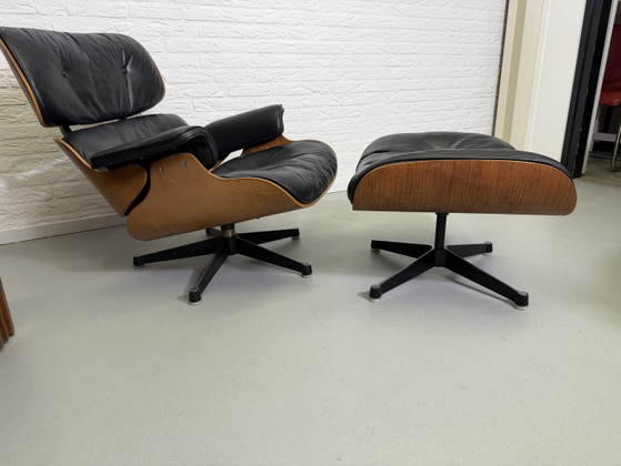 Fauteuil et repose-pieds Herman Miller Eames Contura – Chaises & fauteuils, Leather, Metal, Modern (photo 3 of 11)