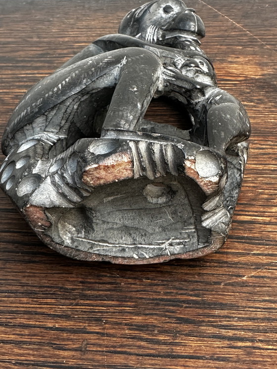 Image 1 of Scultura di Singe in pierre noire Mère et enfant H 14 cm / L 9 cm