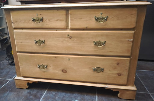 Antique English chest of drawers