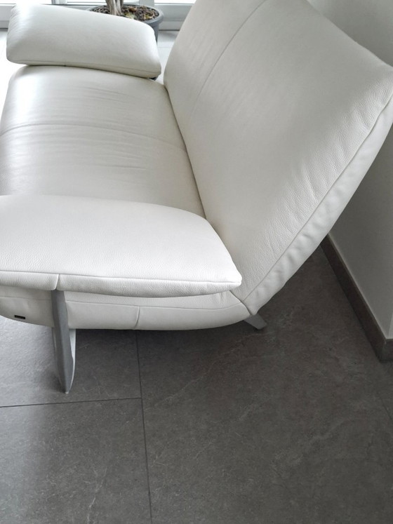 Image 1 of Canapé design 2 places en cuir Rolf Benz, entièrement rénové par des professionnels.