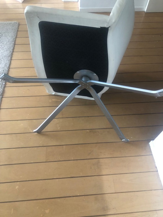 Image 1 of Witte Lederen Draaistoel