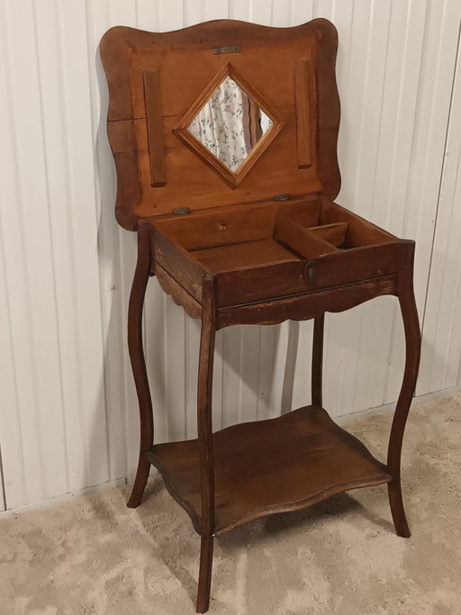 Table d'appoint antique avec compartiment de rangement