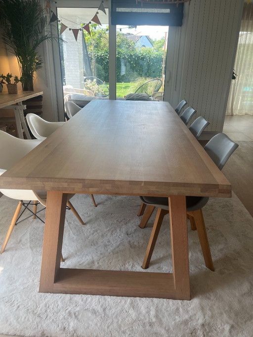 Odesi dining table by Remy Meijers