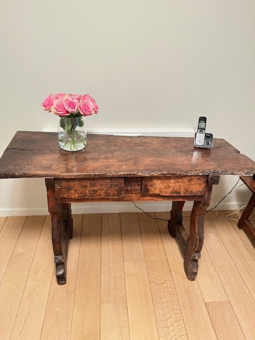 Een Houten Spaanse Wandtafel