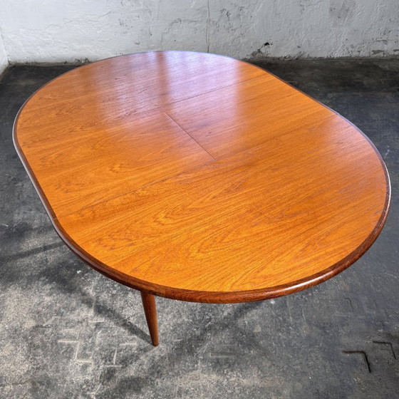 G-Plan Round Extendable Teak Dining Table, 1960s – Wood (photo 14 of 20)