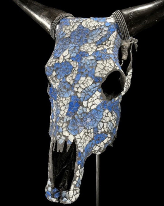 Image 1 of Cow skull with mosaic - Indonesian art