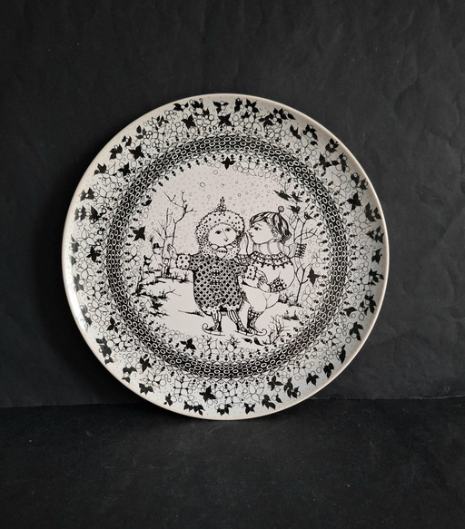 Bjørn Wiinblad for Rosenthal large wall plate from the "Four Seasons" series, Winter model. Limited edition 1979-1980.