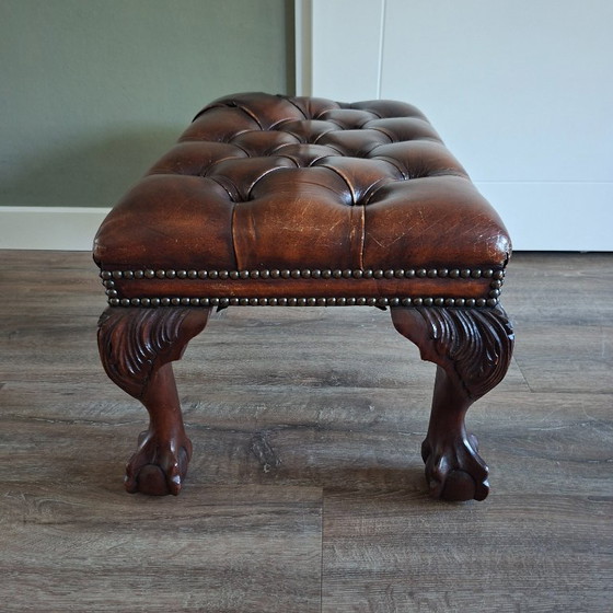 Poggiapiedi Chesterfield in pelle. Anni '70. – Poggiapiedi e pouf, Leather, Wood (photo 3 of 11)