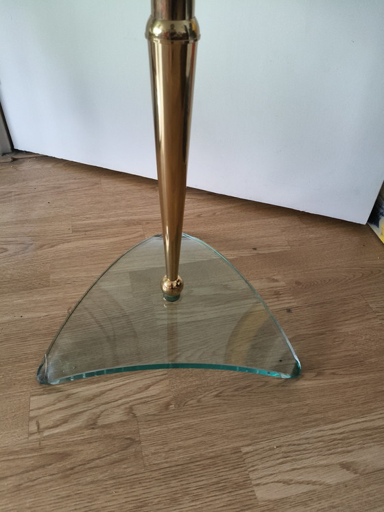 Image 1 of Table d'appoint design Hollywood Regency en laiton et verre