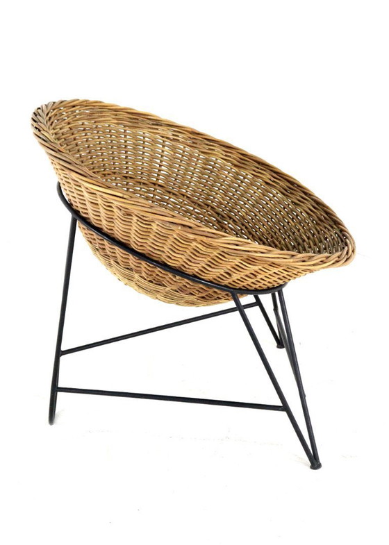Image 1 of Poltrona con cesto in vimini nello stile di Matthieu Matégot