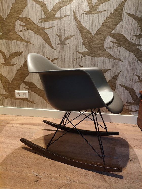 Image 1 of Eames Rar schommelstoel 