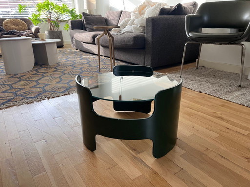 Mesita auxiliar de la era espacial