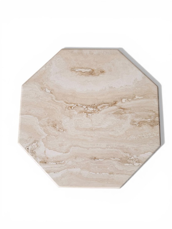 Image 1 of Skulpturaler achteckiger Couchtisch aus natürlichem Travertin, italienisches Design um 1970