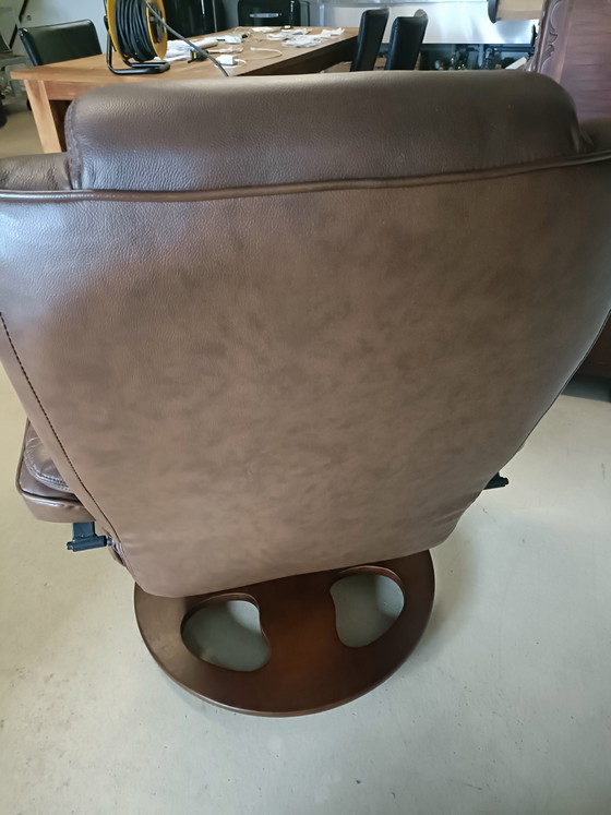 Image 1 of Fauteuil inclinable en cuir marron