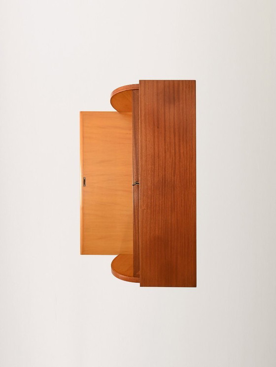 Image 1 of Secrétaire scandinavo con gambe tornite decorate