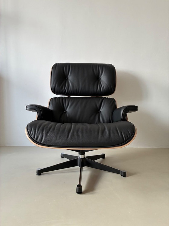 Image 1 of Vitra Eames Lounge Chair & Ottoman NIEUW
