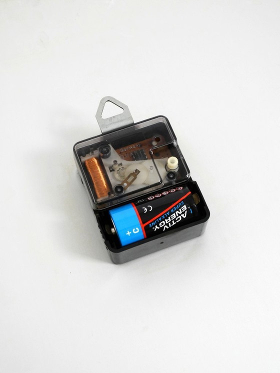 Image 1 of Grote originele Castrol reclamewerkplaatsklok uit de jaren 80 met origineel batterijmechanisme.