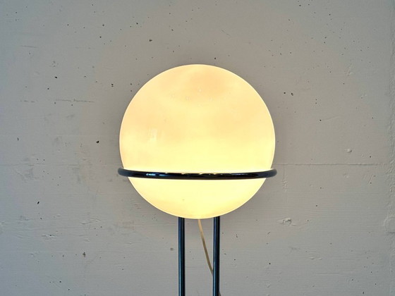 Image 1 of Lampadaire de style Space Age avec globe en verre opale et structure chromée, années 1970