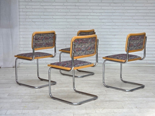 Juego de 4 sillas de comedor italianas de estilo Bauhaus, de la década de 1970.