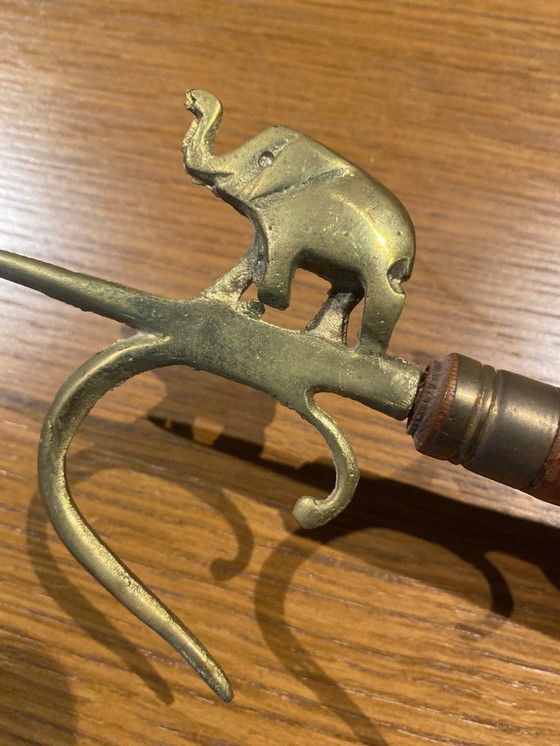 Image 1 of Objet décoratif asiatique inspiré d'un crochet d'éléphant (ankus)