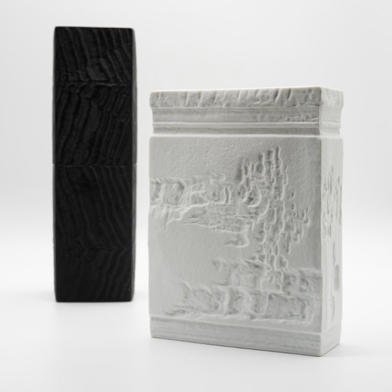 Image 1 of Martin Freyer Rosenthal Bisque Porcelaine Noire & Witte Vaas Duo OP-ART Reliëf