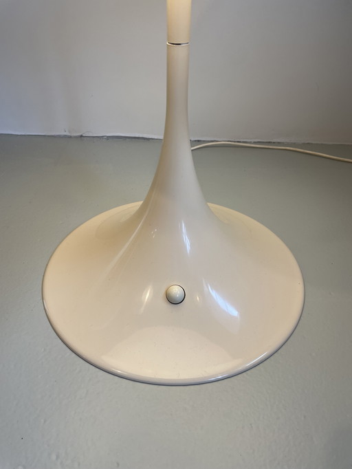 Lampada da tavolo Panthella di Louis Poulsen