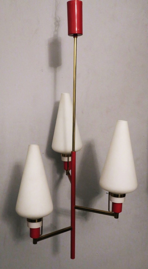 Kleine kroonluchter van messing en opaalglas uit Italië, Stilnovo-periode 1950.