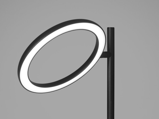 Image 1 of JAPTH Echo Slim floor lamp with rotating ring in black