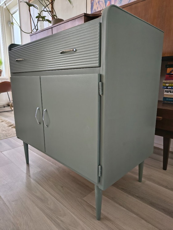 Image 1 of Cómoda verde con patas