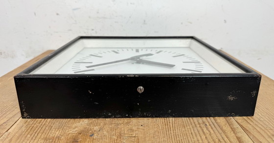 Image 1 of Zwarte industriële vierkante wandklok van Pragotron, jaren 70