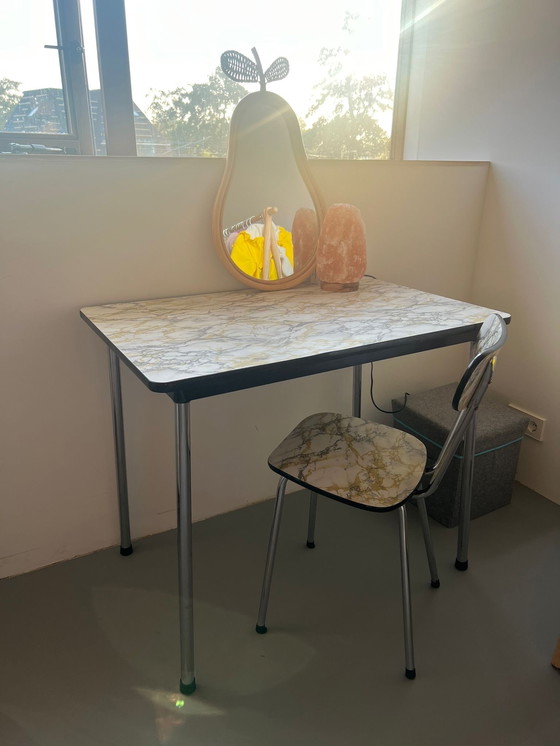 Image 1 of Formica bureau + stoel