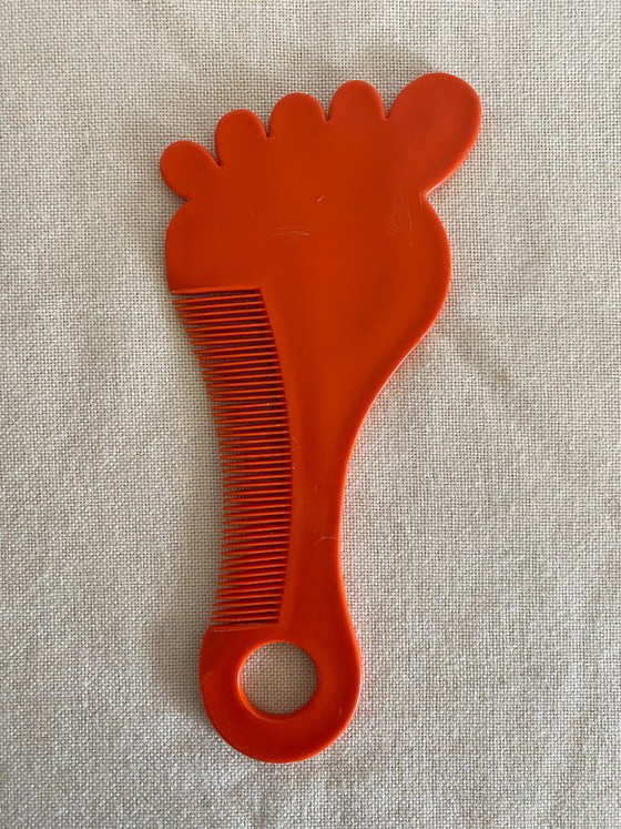 Vintage Jäneke Foot-Shaped Orange Comb, Italy, 1960s–1970s – Decorative Objects, Plastic (photo 3 of 7)